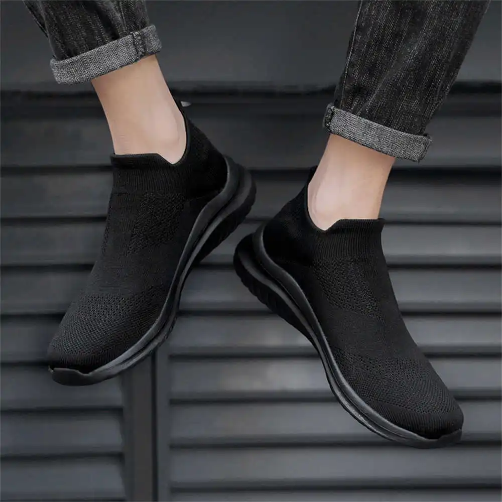 Luxury Lifestyle Lounge - Sepatu olahraga pria, krem lembut baru