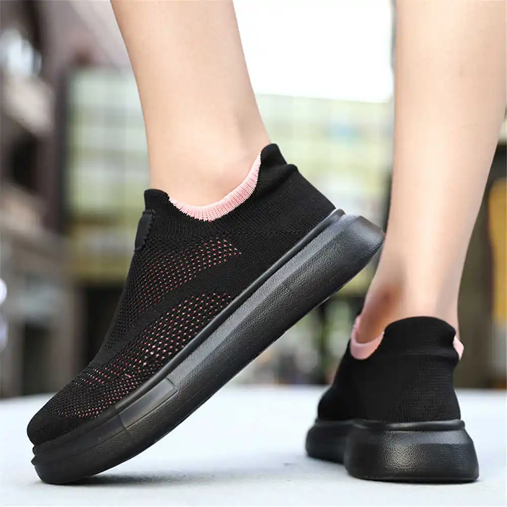 Luxury Lifestyle Lounge - Stoking Platform sepatu cokelat untuk wanita